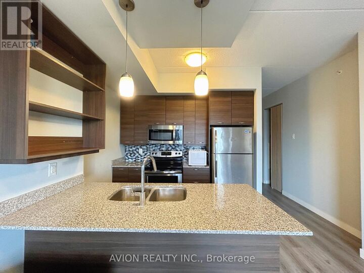 Property Photo:  318 Spruce Street 606  ON N2L 0E9 