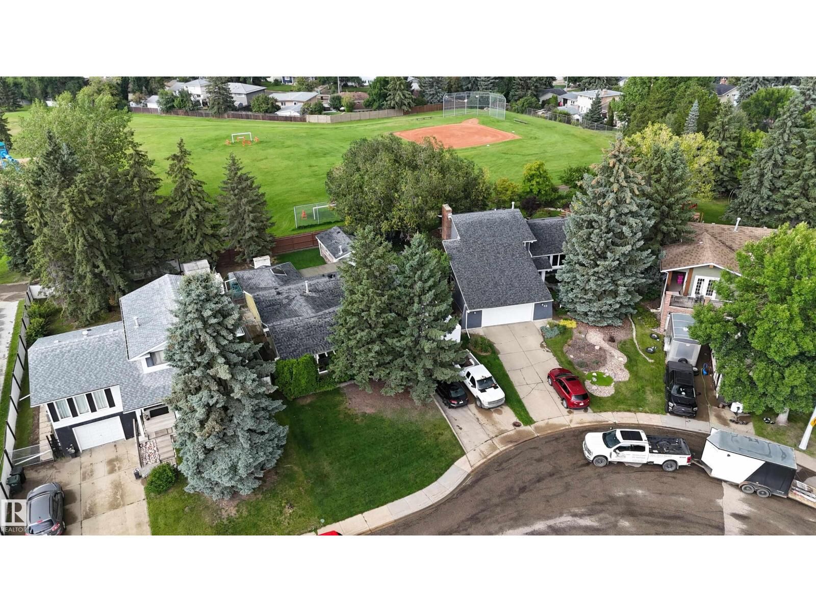 Property Photo: 40 Granville Cr AB T8A 3B8