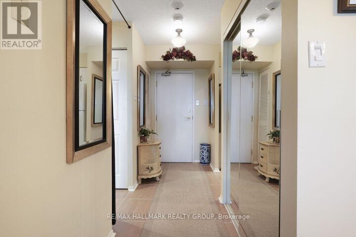 Property Photo:  545 St Laurent Boulevard 1006  ON K1K 4H9 