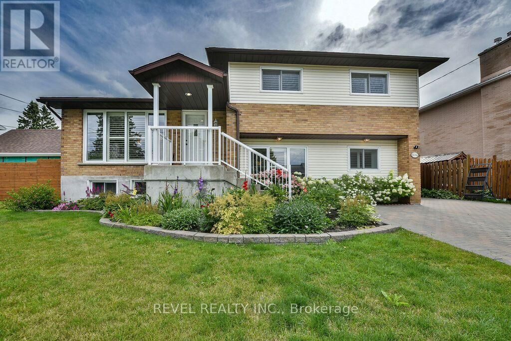 Property Photo:  604 Hart Street  ON P4N 6X8 
