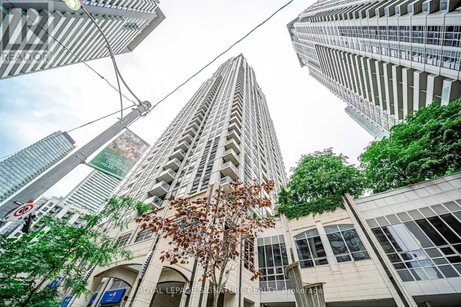 Property Photo: 763 Bay Street 1215 ON M5G 2R3