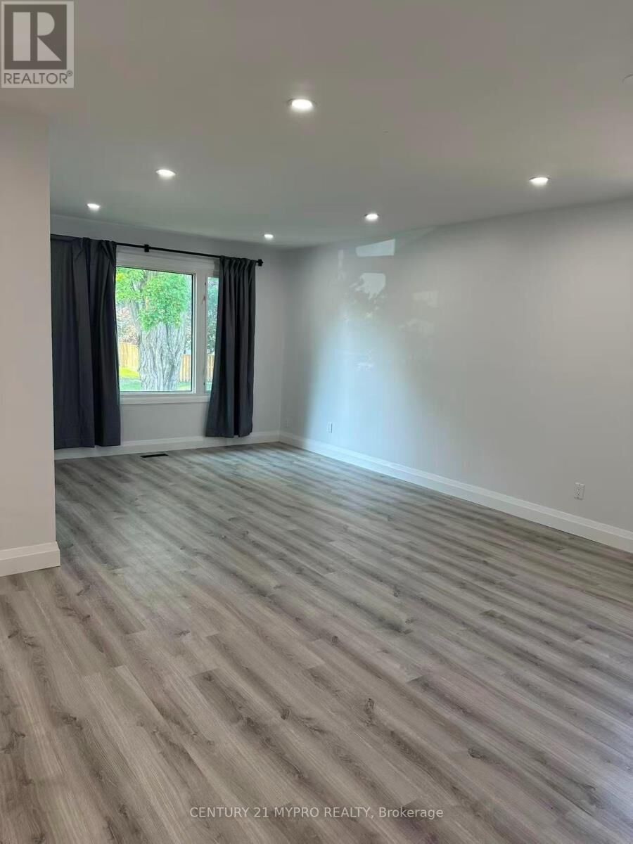 Property Photo:  5 Chant Crescent Upper  ON L3R 1Y7 