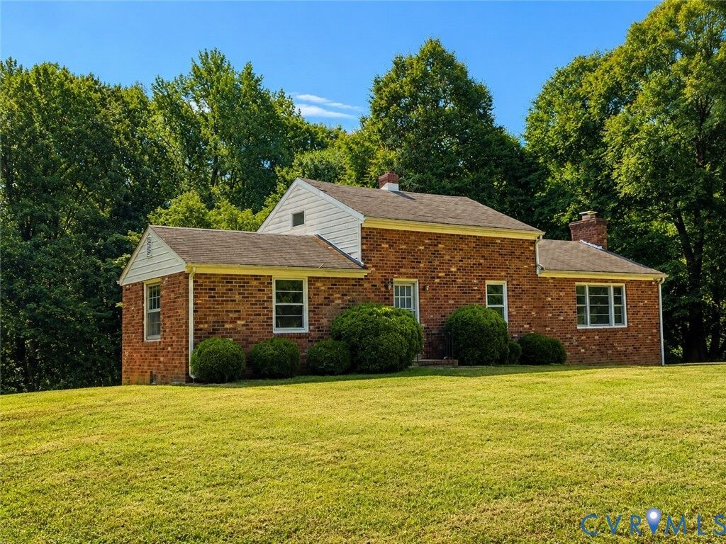 Property Photo: 16491 Connie Hall Road VA 23192