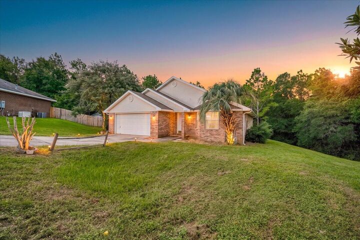 Property Photo: 5327 Whitney Court FL 32536