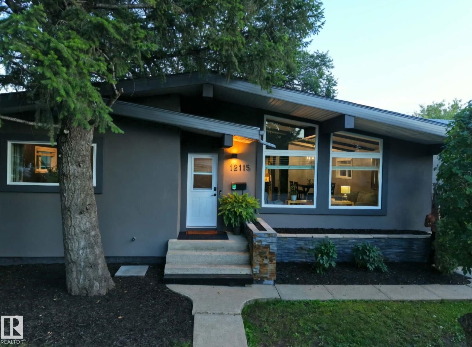 Property Photo:  12115 40 Avenue NW  AB T6J 0S4 
