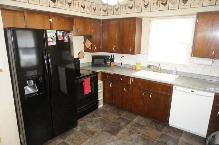 Property Photo:  127 Avenue C  IA 50501 