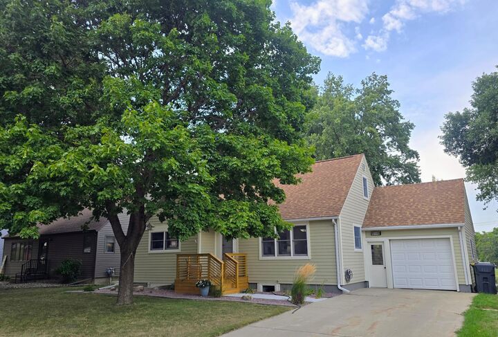 Property Photo: 819 5th Street SW MN 56164