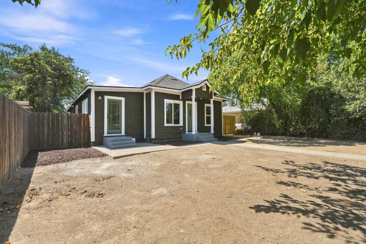 Property Photo:  1145 D Street  CA 93654 