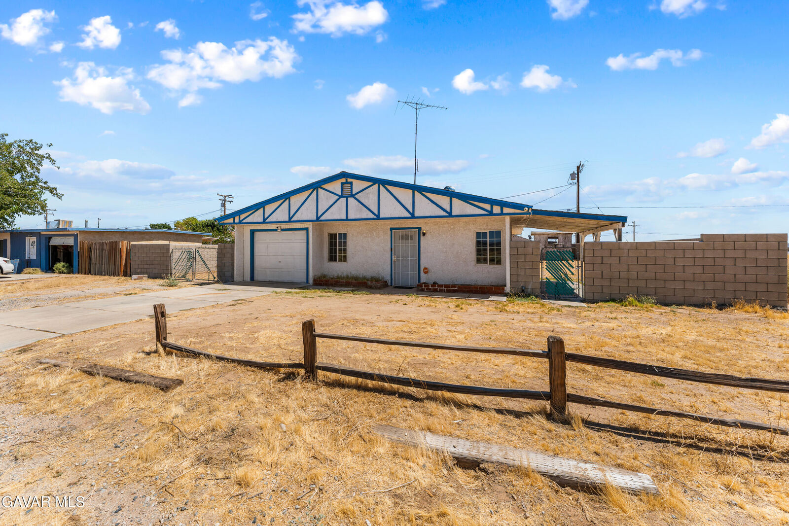 Property Photo: 20116 Neuralia Road CA 93505