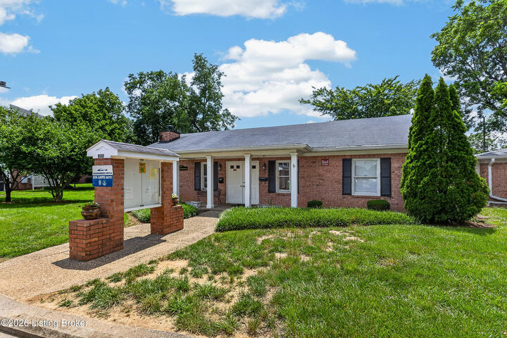 Property Photo: 709 Donard Park Ave KY 40218