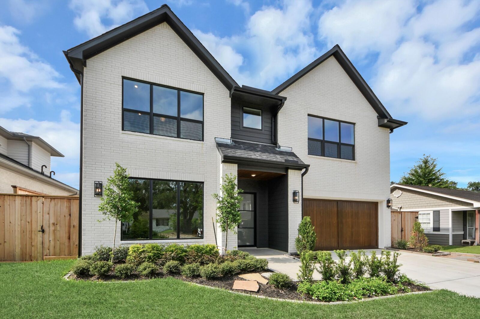 Property Photo:  1721 Chantilly Lane  TX 77018 