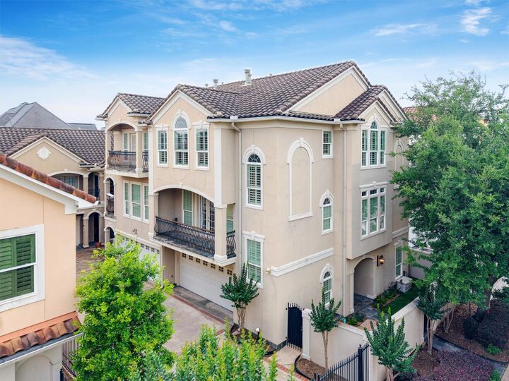 Property Photo: 5507 Val Verde Street TX 77056