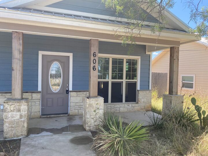 Property Photo: 606 W Ollie TX 78643