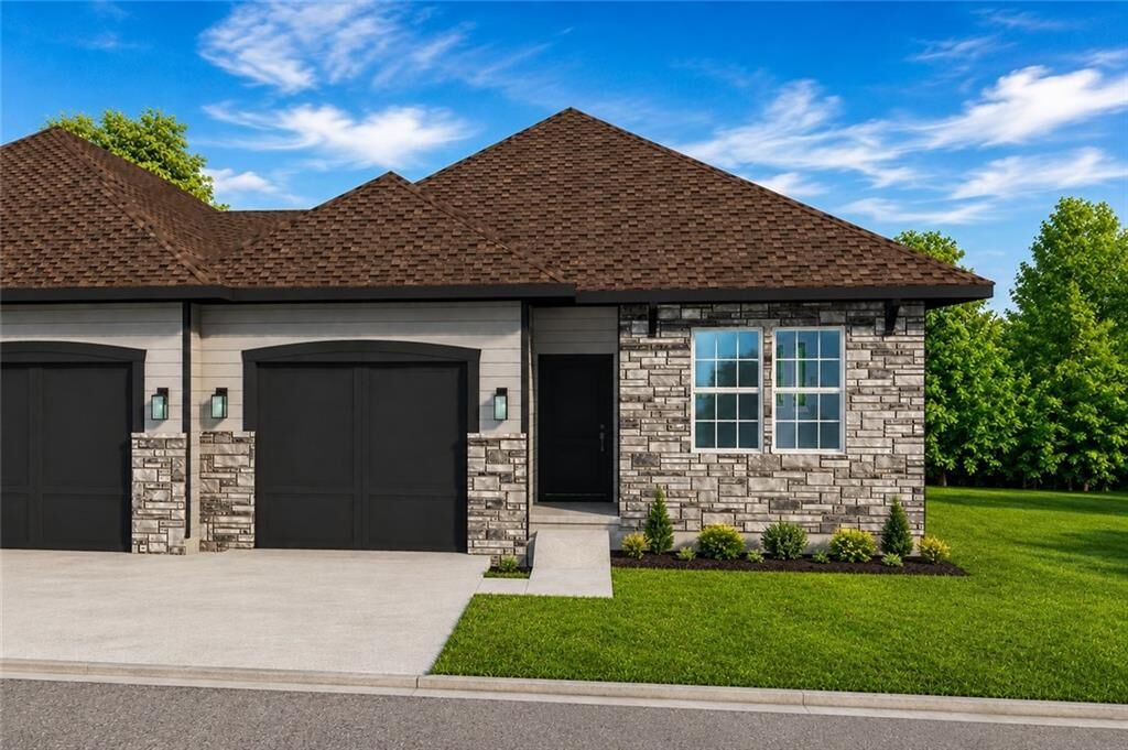 Property Photo: 201 Timber Ridge Drive MO 64083