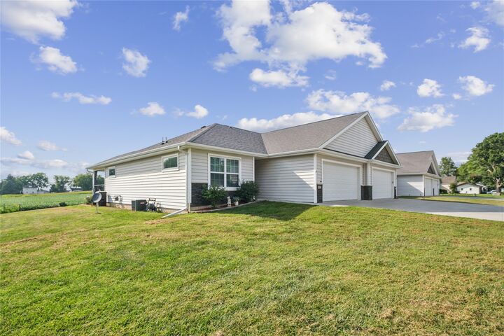 Property Photo:  402 N Park Street  IA 50228 