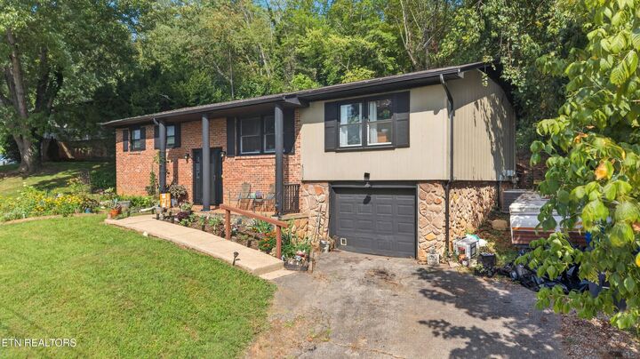 Property Photo: 516 Foothills Rd TN 37663