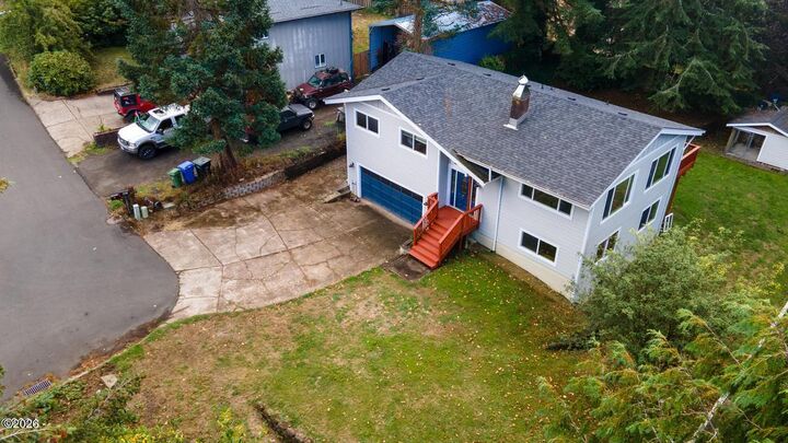 Property Photo: 457 NW 12th Place OR 97391