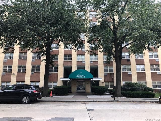 Property Photo:  11 Park Avenue 3E  NY 10550 