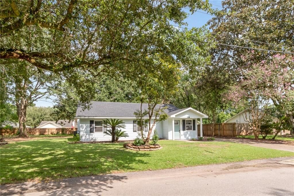 Property Photo:  2213 Largo Avenue  AL 36609 