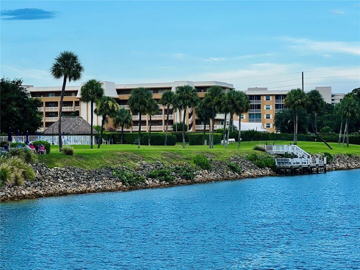 Property Photo:  304 Golfview Road Ph  FL 33408 