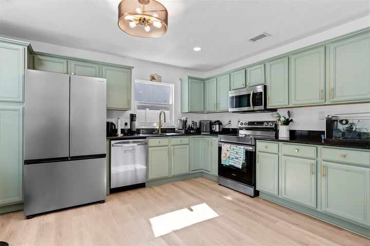 Property Photo:  12106 Clearbrook Court  FL 33569 