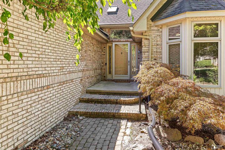 Property Photo:  2534 Farmdale Drive  MI 48314 