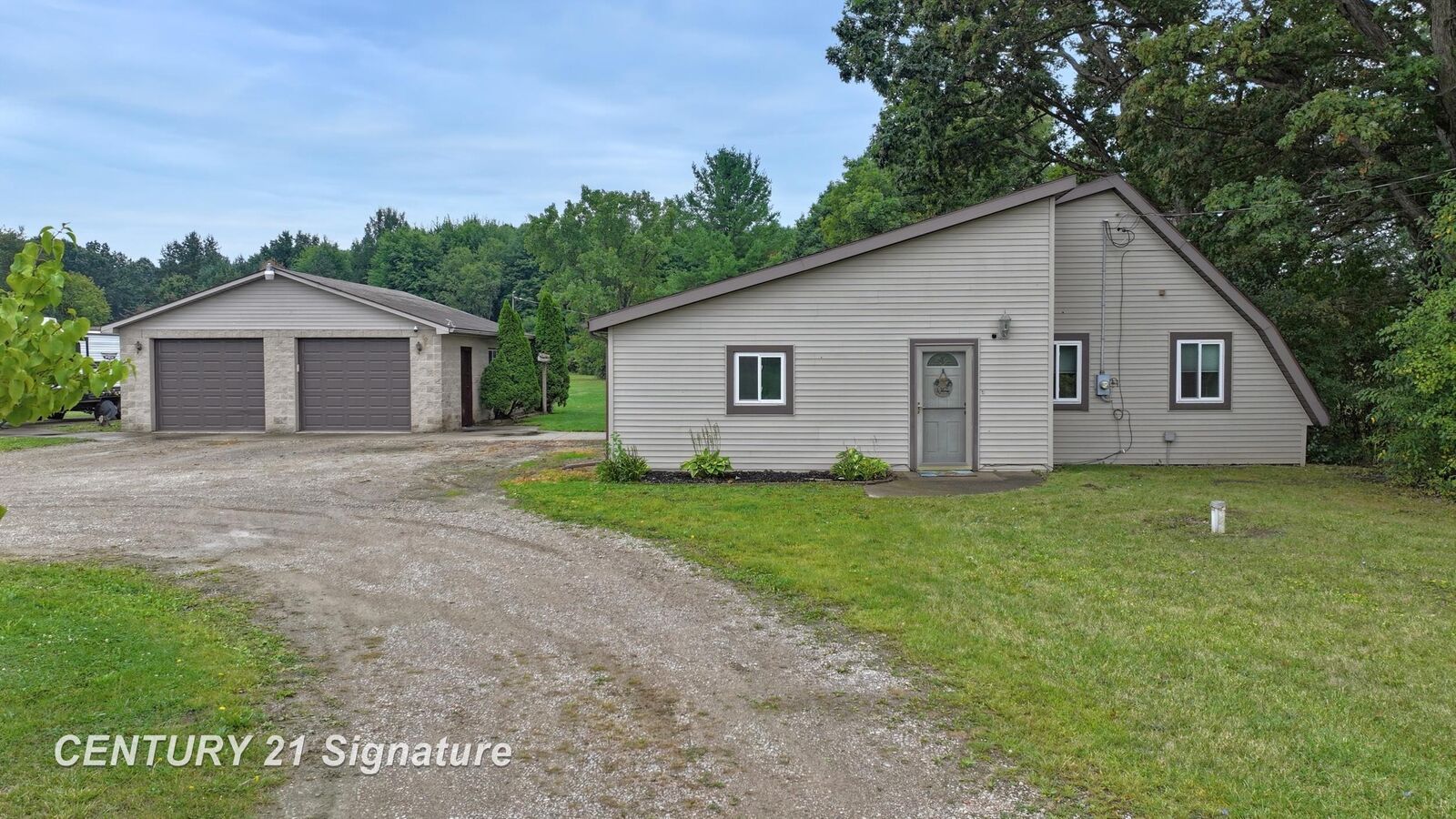 Property Photo: 5249 W Dodge Road MI 48420