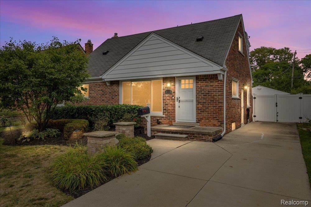 Property Photo: 6148 Cardwell Street MI 48135 2503