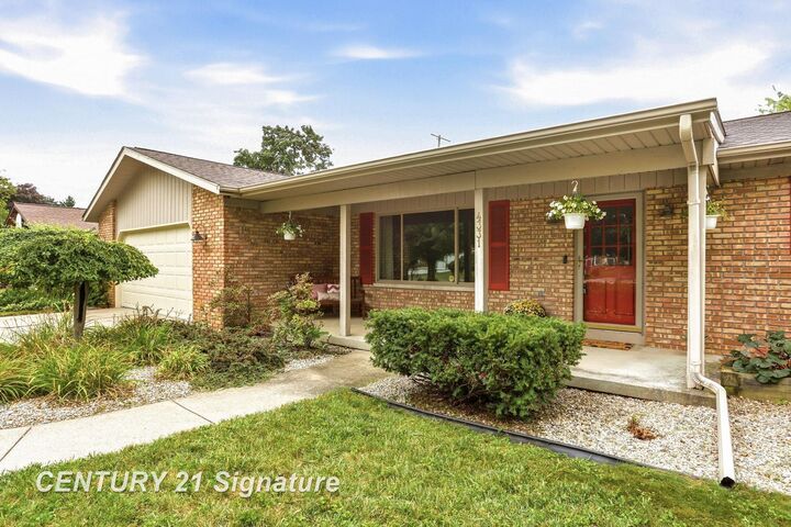 Property Photo:  4331 Hilray Drive  MI 48638 