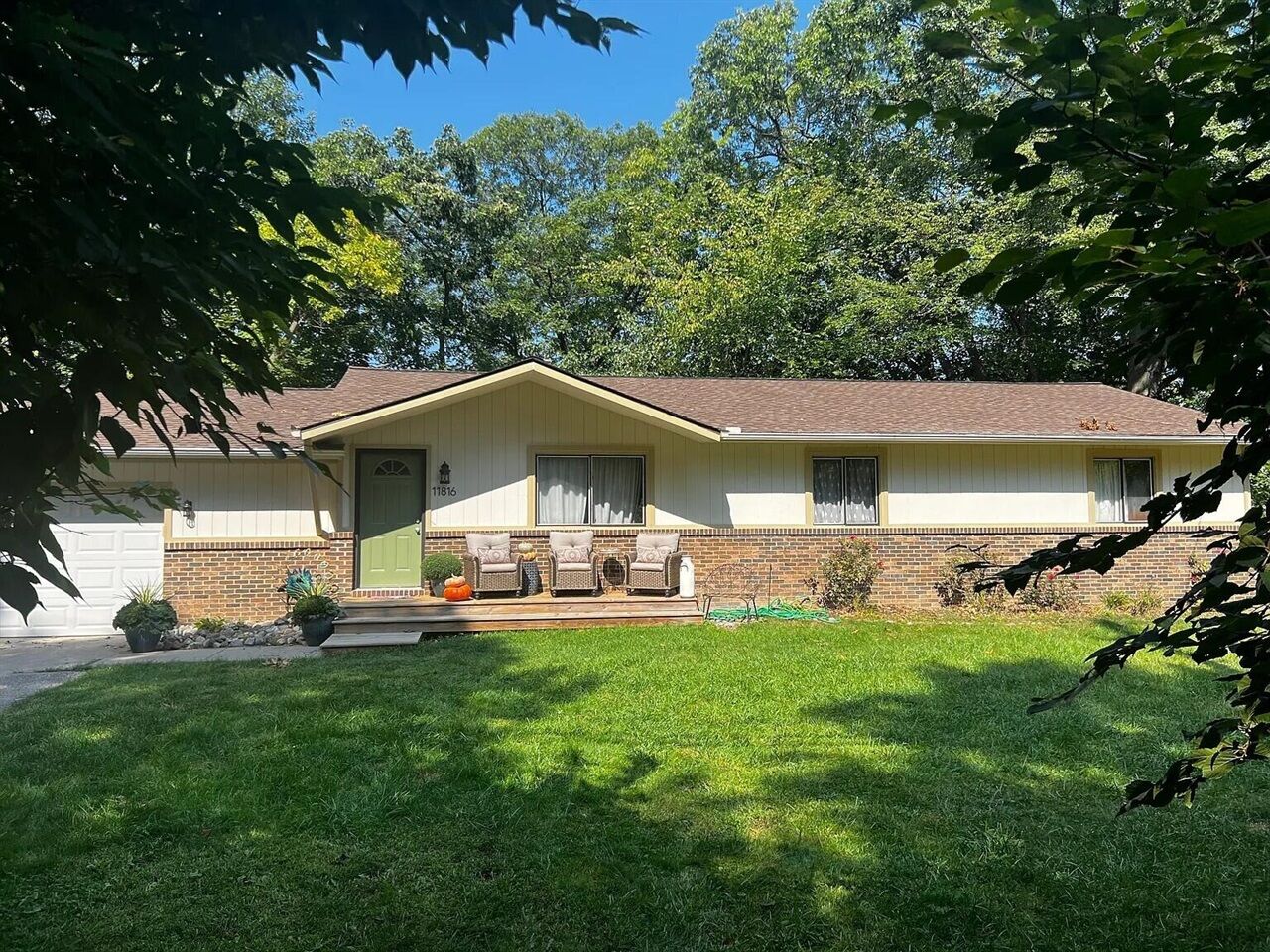 Property Photo: 11816 Highridge Drive MI 48169