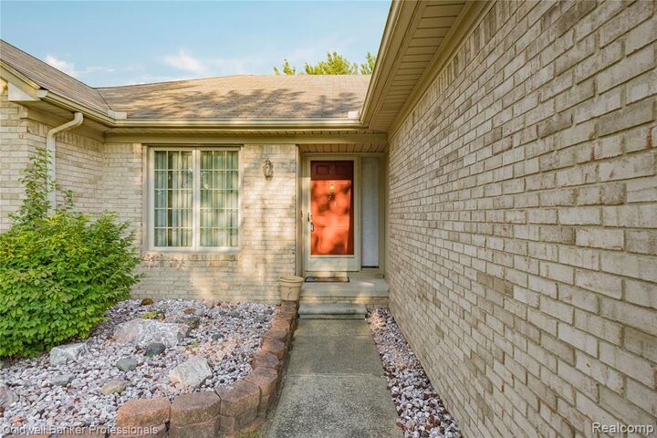 Property Photo:  46536 Fox Run Drive  MI 48044 3457 