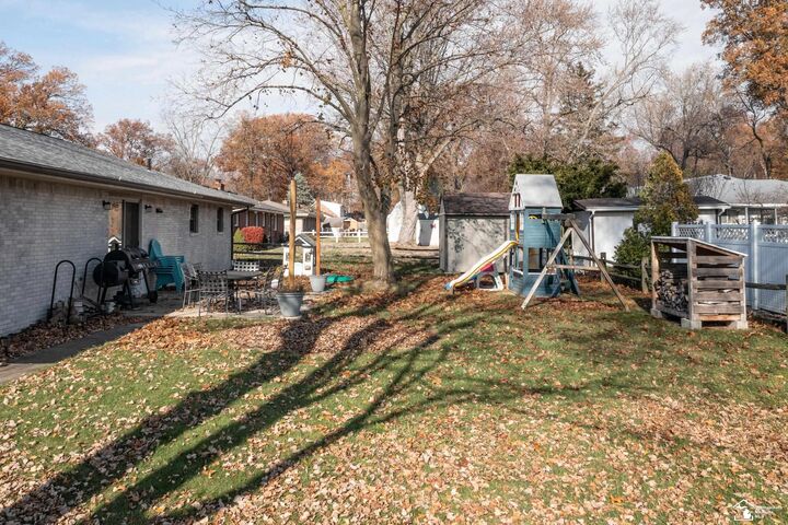 Property Photo: 7558 Apache Trail Trail MI 48182