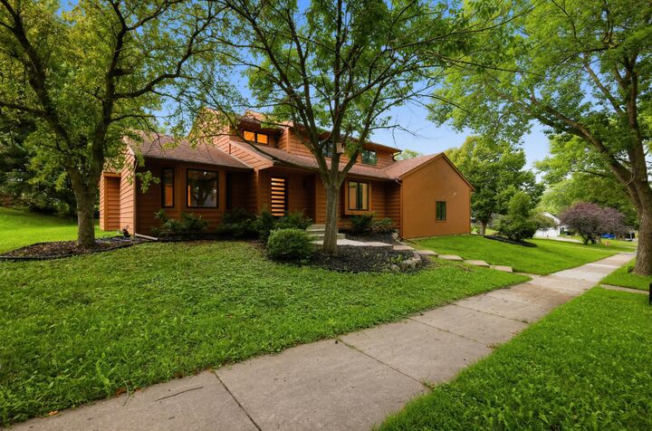 Property Photo: 7201 Longmeadow Rd WI 53717