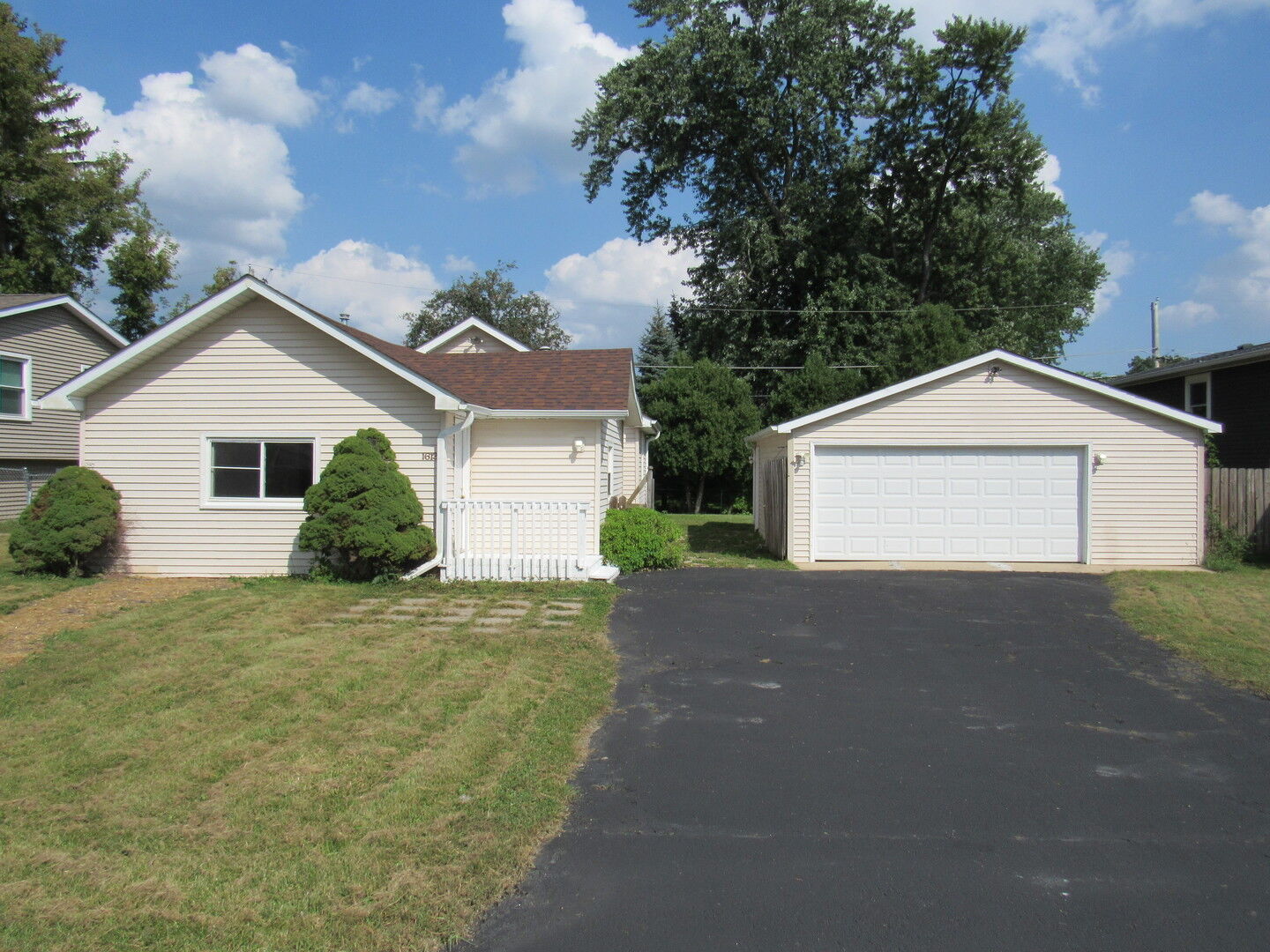 Property Photo:  1613 Juneway Terrace  IL 60073 