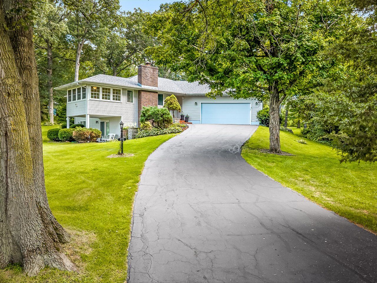 Property Photo:  572 Baintree Road  IL 61019 