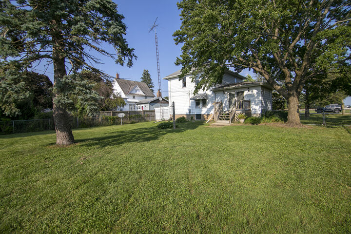 Property Photo:  180 Center  IL 60969 