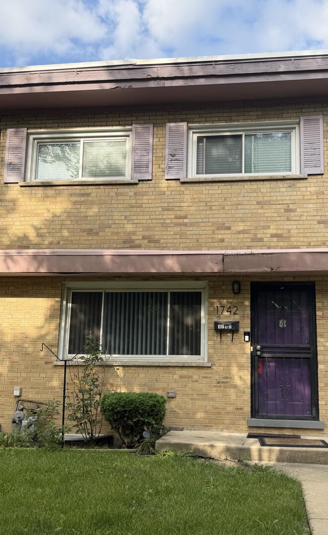 Property Photo:  1742 Brown Avenue  IL 60201 