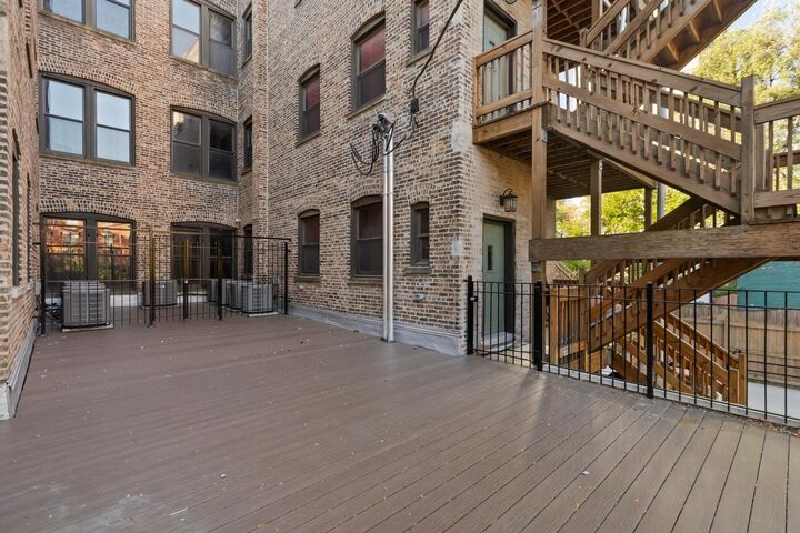 Property Photo: 442 E 48th Street B2 IL 60615