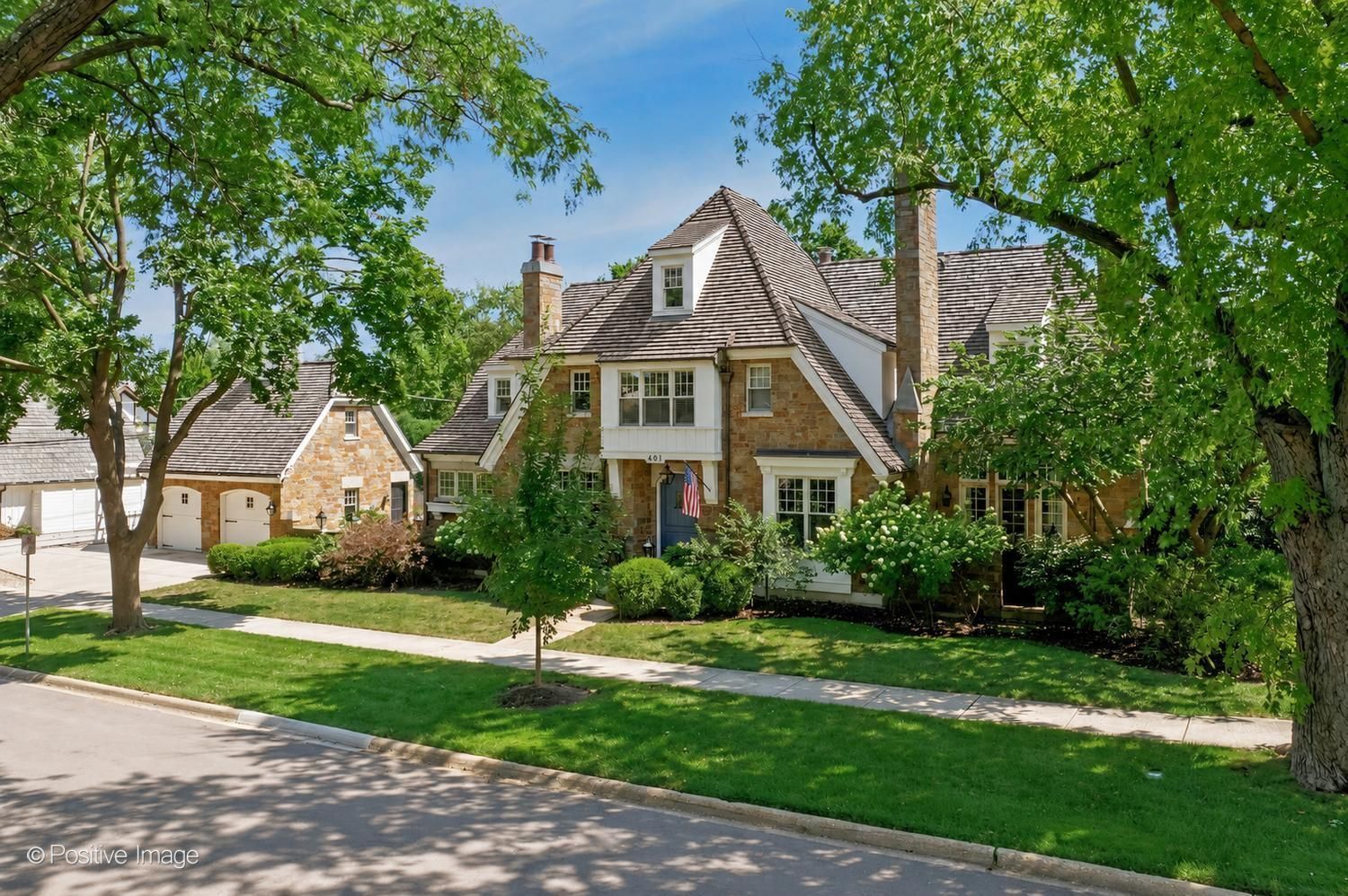 Property Photo:  401 S Lincoln Street  IL 60521 
