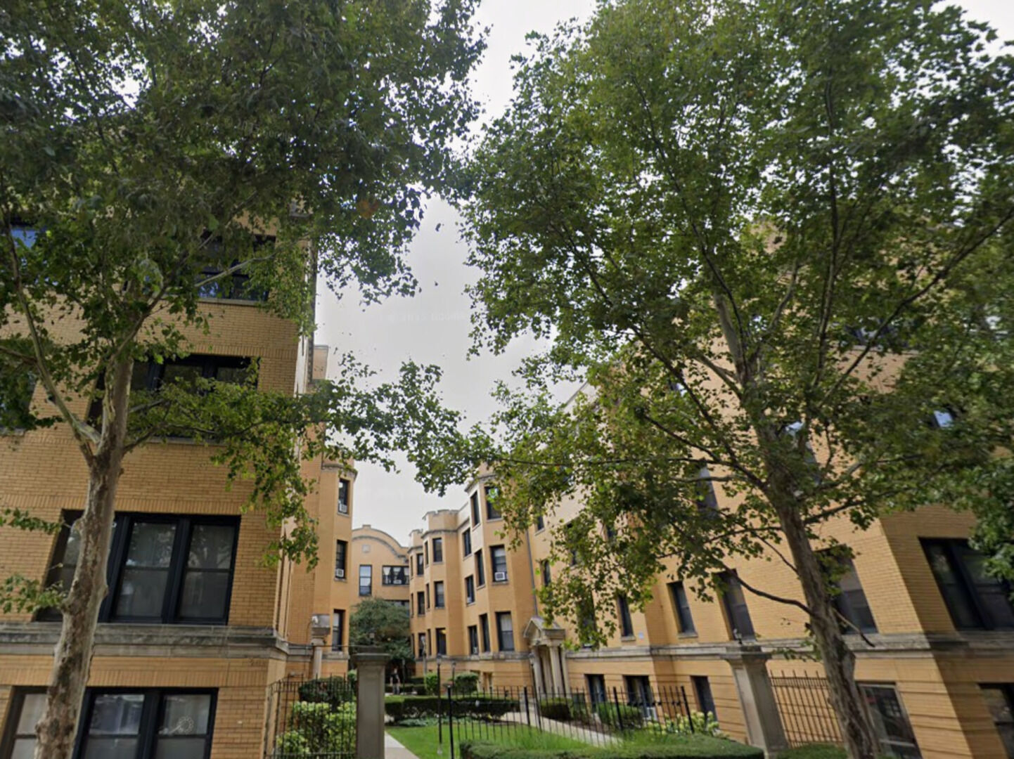 Property Photo:  2426 N Sawyer Avenue 1E  IL 60647 
