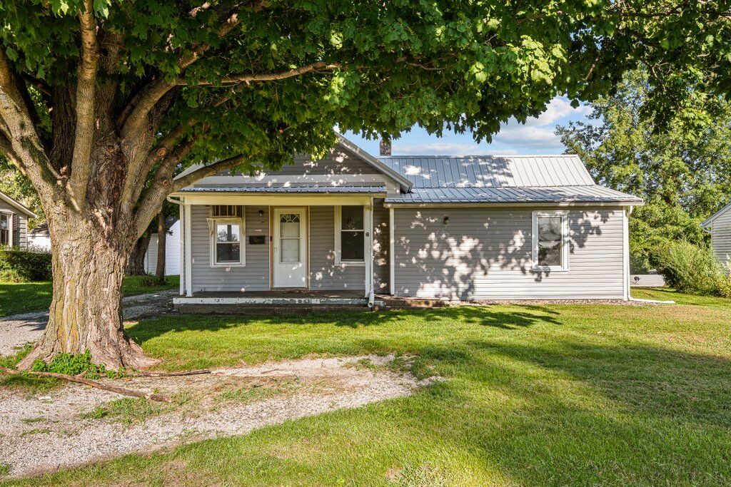 Property Photo: 1304 SE 2nd Avenue IL 61231