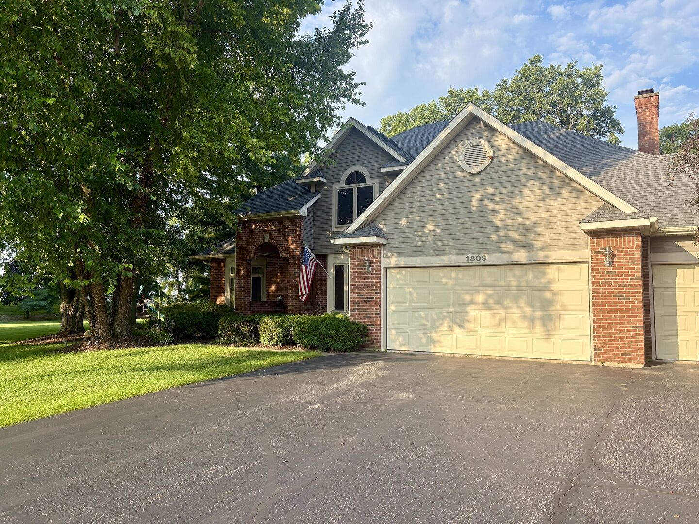 Property Photo: 1809 Elm Street IL 60081