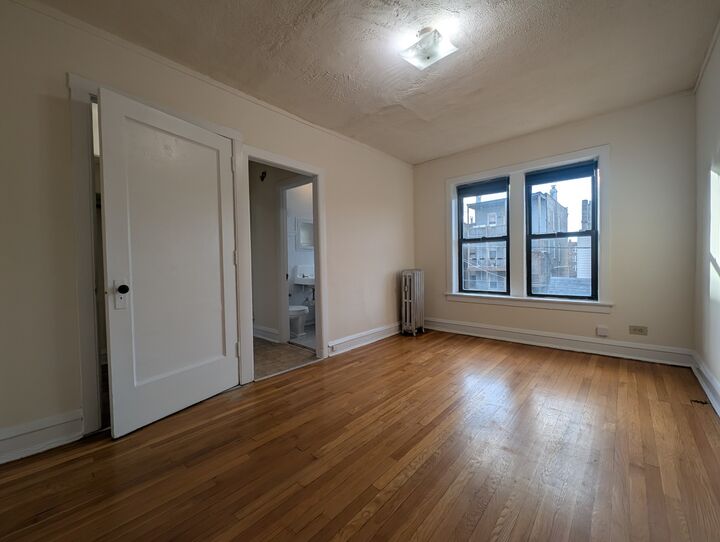Property Photo:  3310 W Schubert Avenue 2Y  IL 60647 