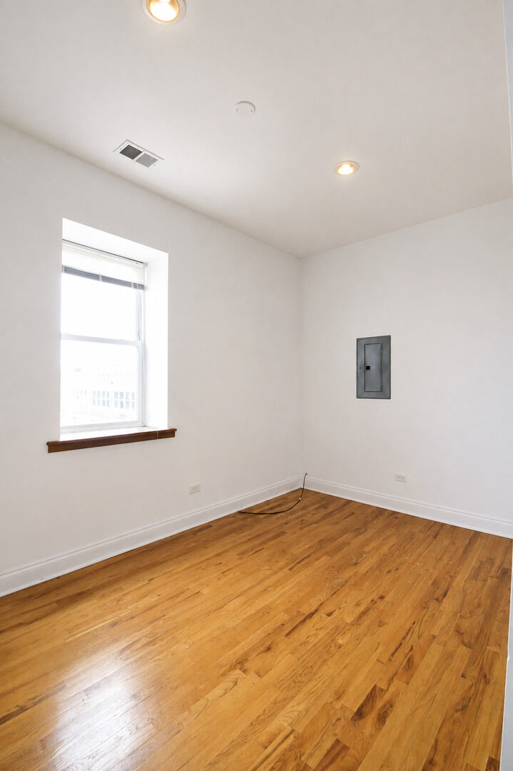 Property Photo: 2335 W Lake Street 3R IL 60612