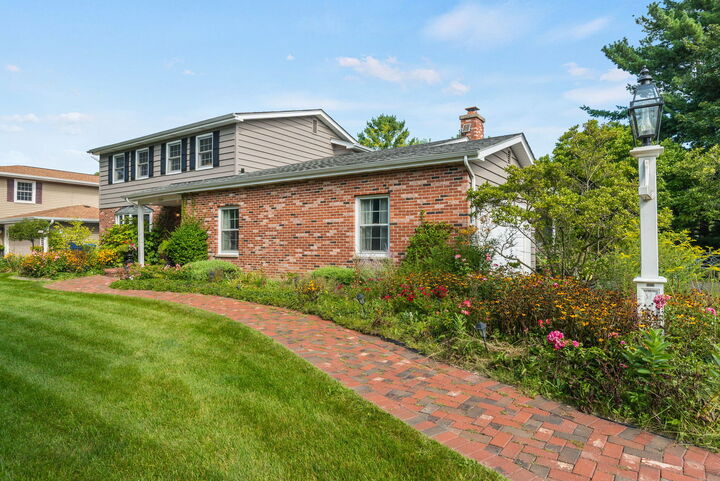 Property Photo: 1514 Allen Lane IL 60174