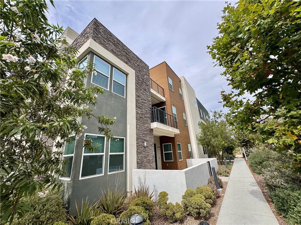Property Photo:  147 Sash  CA 92618 