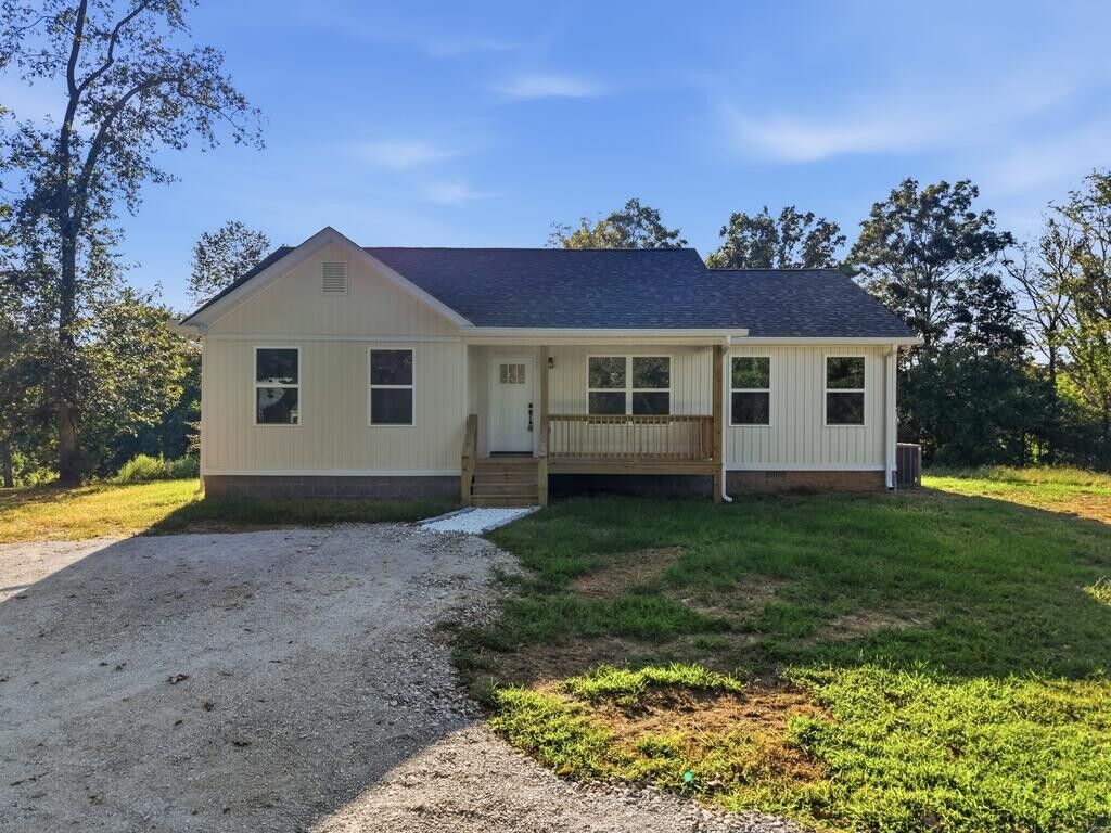Property Photo: 13580 Old Kentucky Rd TN 38583