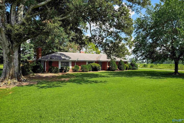 Property Photo:  2075 US Highway 31  AL 35611 