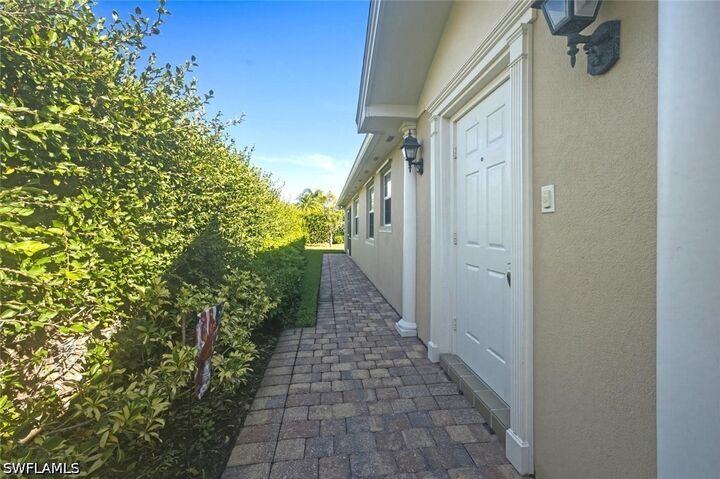 Property Photo: 7405 Emilia Lane FL 34114