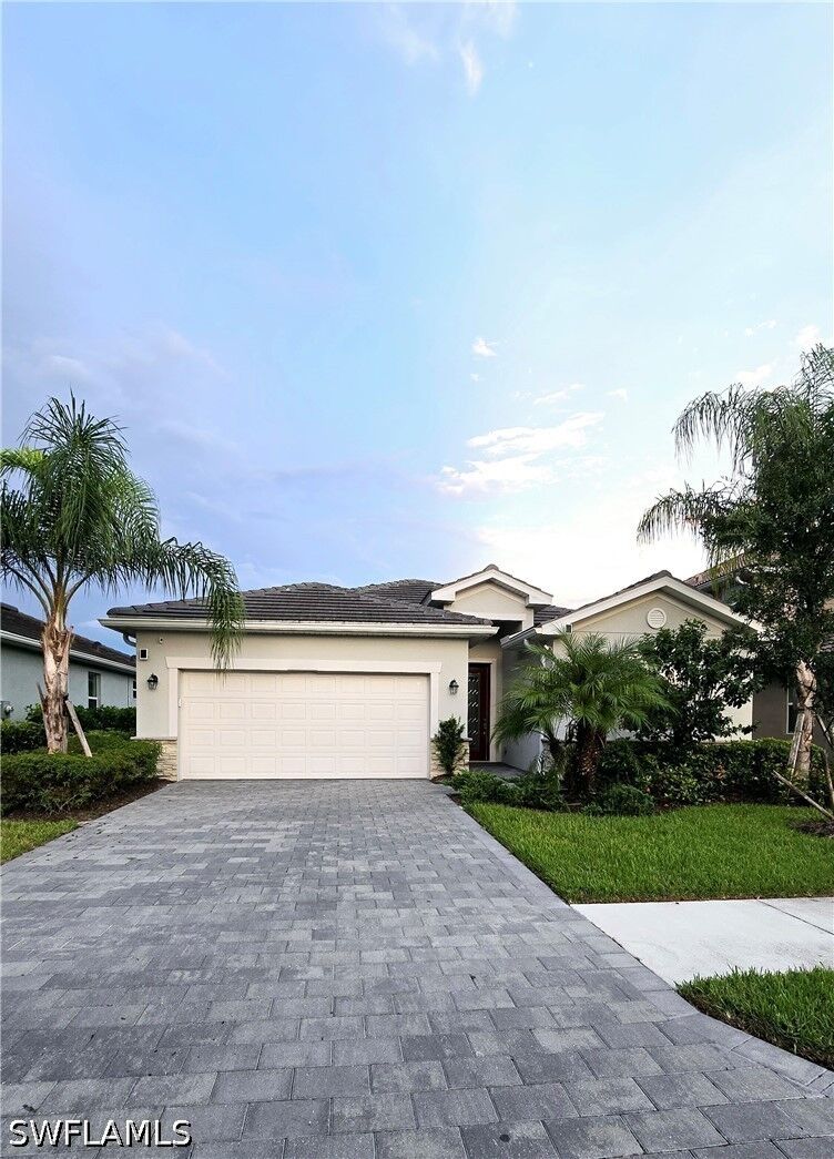 Property Photo:  
